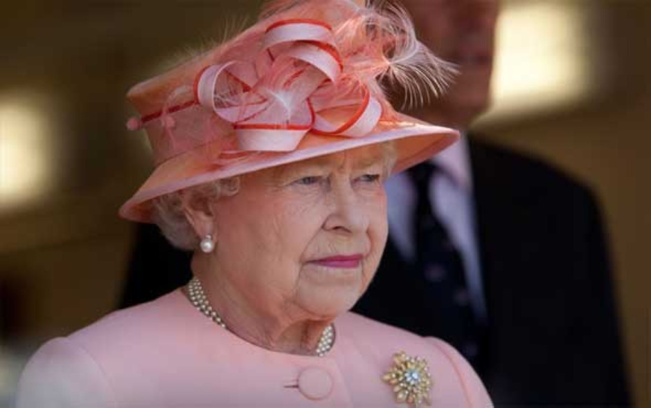  العرب اليوم - تكريم الملكة إليزابيث بأغلى عملة ذهبية في العالم