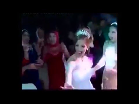 فيديو عروس وصديقاتها يشعلن حفل زفاف