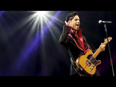 بالفيديو فرقة ذِي رِيفُولُوشَنْ تُقرِّر إحياءَ حفلات موسيقية تَحيةً للفنان الراحل بْرِينْسْ