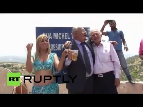 بالفيديوبتعبورة اللبنانية تحتفل بابنها