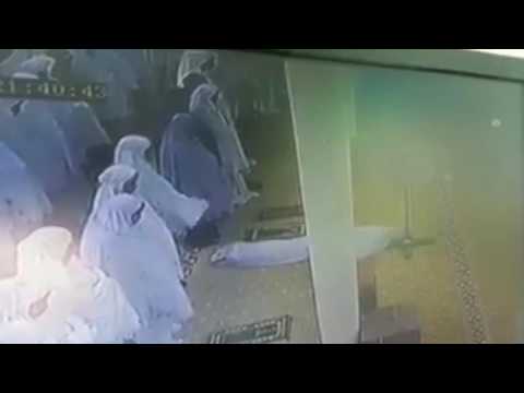 بالفيديو هكذا توفيت امرأة وهي تصلي صلاة التراويح