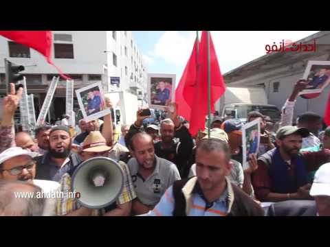 بالفيديو تجار سوق البيض يضربون احتجاجا على هدم السوق