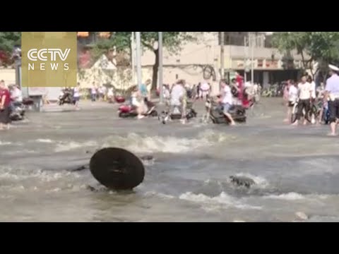 انفجار ماسورة مياه يحول الشارع إلى نهر