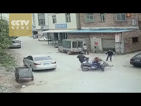 شاهد كيف تصطاد الشرطة الصينية لصوص الشوارع