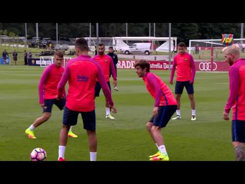 برشلونة يواصل استعداداته للموسم الجديد فى حديقة سانت جورج