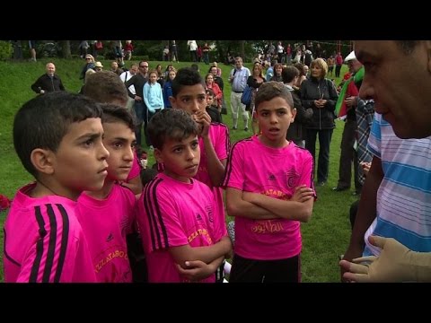 شاهد معكسر كروي فريد لناشئي غزة في إيرلندا