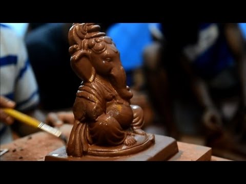 شاهد اقتراح تبديل  طقس هندوسي ملوث للبحر بآخر مفيد للبيئة