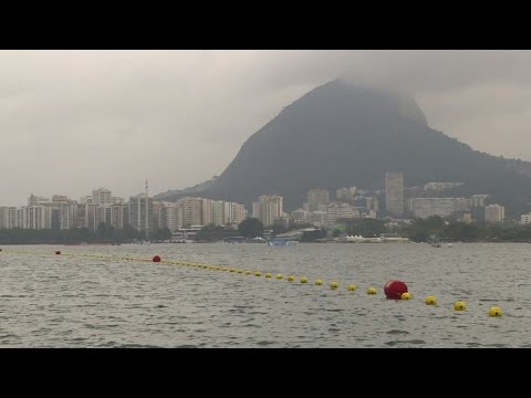 شاهد رياح قوية تجبر المنظمين على إلغاء منافسات التجديف