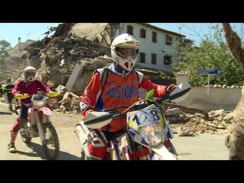 بالفيديو ايطاليون يجوبون مناطق وعرة على دراجاتهم