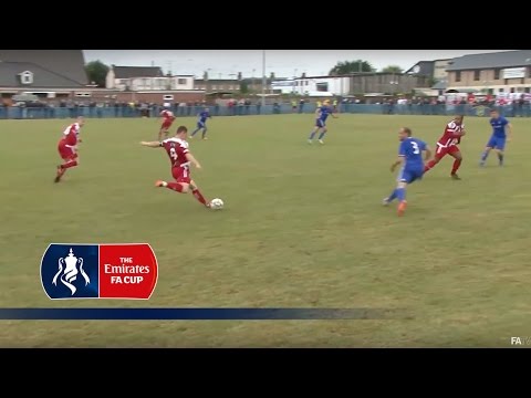 بالفيديو شاهد لاعب يُحرز هدفًا من وسط الملعب
