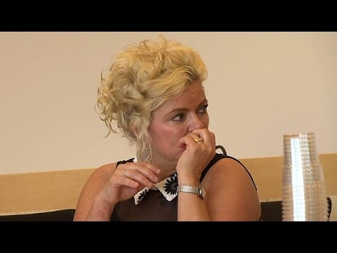 بالفيديو كوافيرة أمام القضاء في النرويج