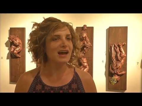 شاهد  معرض ربطة شعر لفنانة سورية في رام الله