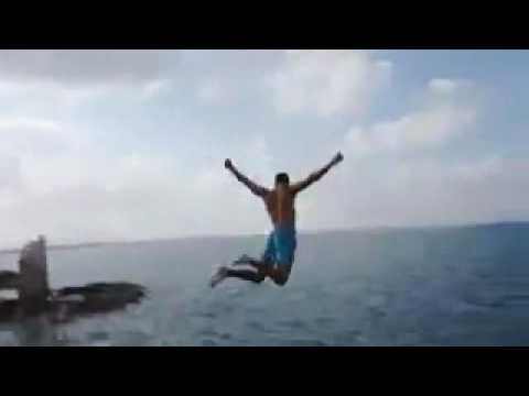 شاهد    شبان فلسطينيون يقفزون من سور عكا