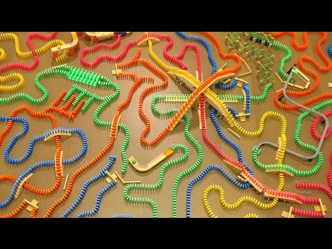 شاهد سباق دومينو بـ3000 قطعة بمنتهى الإبداع