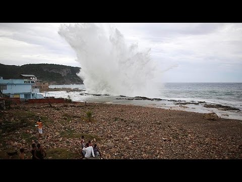 بالفيديو الاعصار ماتيو يضرب هايتي و إجلاء الآلاف جراء الفيضانات