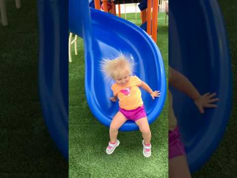 بالفيديو الكشف عن سبب تحوّل شعر إحدى الفتيات إلى ما يشبه الـ قنفذ