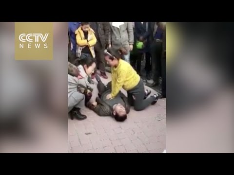 شاهد ممرضة حامل تعرّض حياة جنينها للخطر لإنقاذ رجل