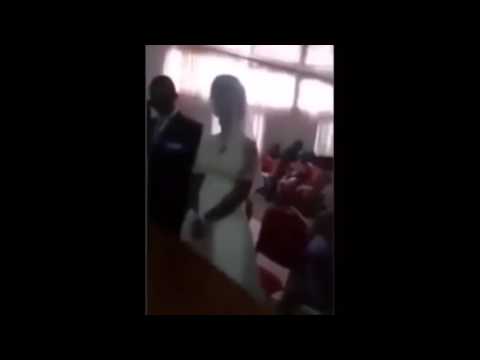 شاهد فتاة تنتقم من صديقها السابق بارتداء فستان عروسته في حفل زفافه