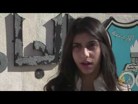 شاهد نسرين عكوبة سائقة سيارة أجرة في الأردن