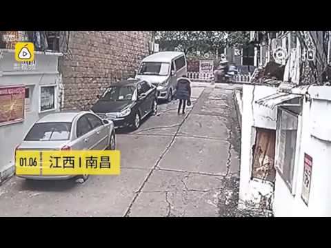 شاهد عروس تلقي بنفسها من شباك شقتها في الصين