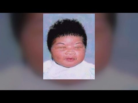 بالفيديو مواطنة أميركية تعود إلى عائلتها رغم خطفها منذ 18 عامًابالفيديو مواطنة أميركية تعود إلى عائلتها رغم خطفها منذ 18 عامًا