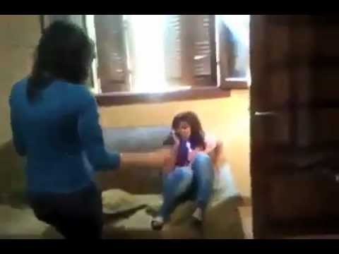 بالفيديو  سقوط مروع لفتاة من عمارة سكنية بسبب المزاح