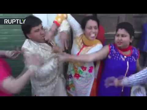 هندية تحول حفلة زفاف طليقها لحزن