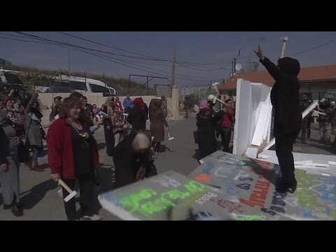 بالفيديو اسرائيليات وفلسطينيات في مسيرة نسائية واحدة في القدس