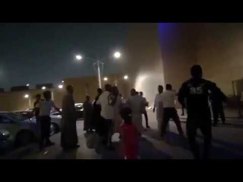 شاهد خناقة أمام أحد المتاجر في السعودية