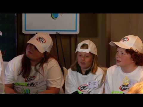 شاهد مسابقة لأكثر الأحذية اتساخًا وأسوئها رائحة