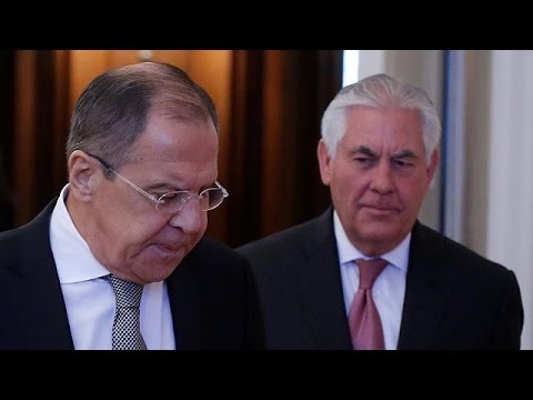 شاهد  لافروف يؤكد تمسك روسيا بالتحقيق في هجوم خان شيخون