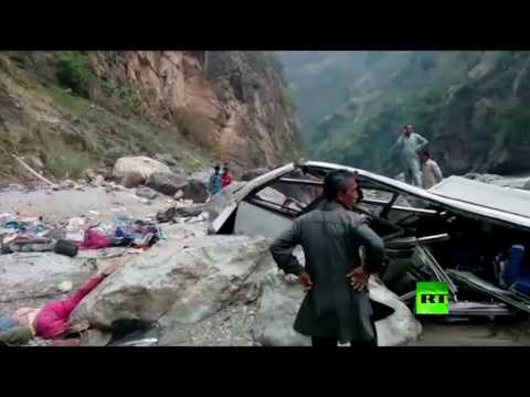 عشرات القتلى في سقوط حافلة في نهر شمال الهند