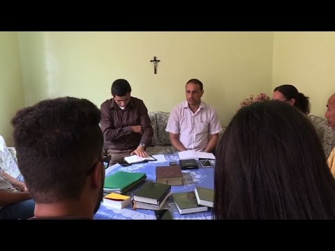 شاهد معتنقو المسيحية في المغرب يخرجون من الظل