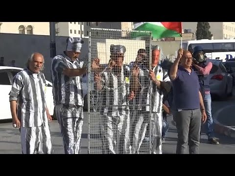 بالفيديو مسيرة حاشدة بلباس الأسرى في مدينة بيت لحم