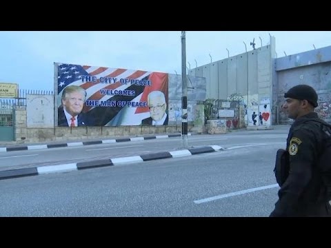 بالفيديو  الرئيس الأميركي يلتقي نظيره الفلسطيني في الضفة الغربية