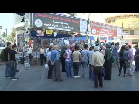 شاهد الأسرى الفلسطينيون يعلقون إضرابًا دام 40 يومًا