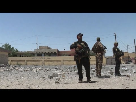 شاهد القوات العراقية تتوغل في غرب الموصل وتدعو المدنيين للخروج