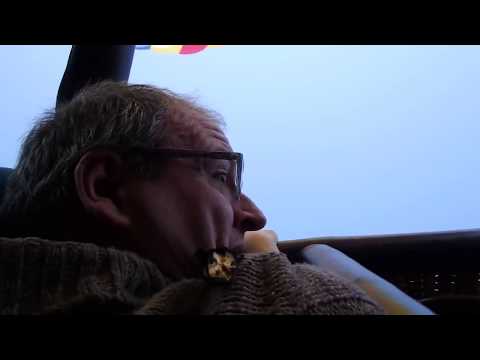 انفجار منطاد يضيع مفاجأة طلب زواج  شاب من حبيبته