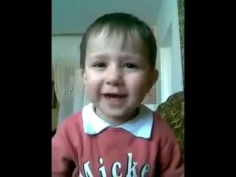 مقطع مصور لطفل روسي يقرأ الفاتحة ببساطة