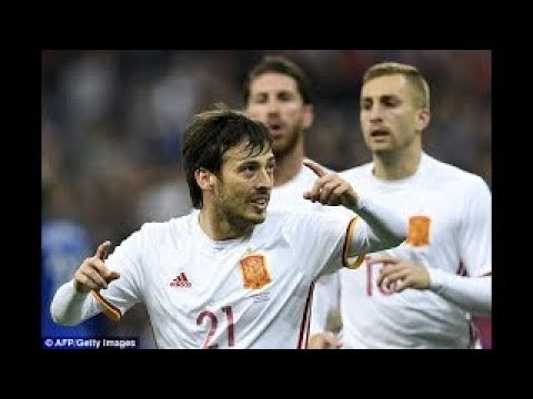 شاهد إسبانيا تتخطى عقبة مقدونيا بثنائية
