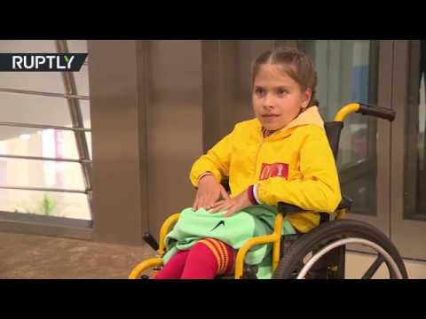 طفلة من ذوي الاحتياجات الخاصة تستمتع بلحظة تاريخية مع رونالدو