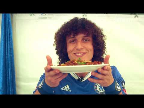 تجربة مثيرة لنجمي تشيلسي في طهي الطعام السنغافوري