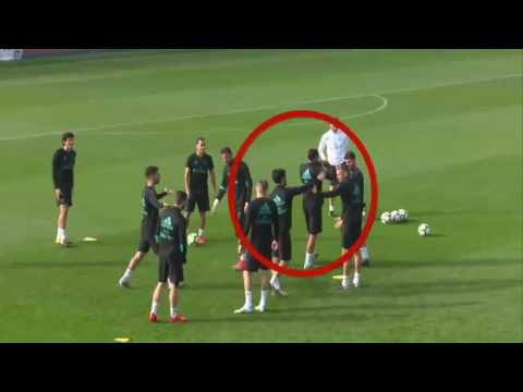 شاهد إيسكو يعاقب زميله بهذه الطريقة