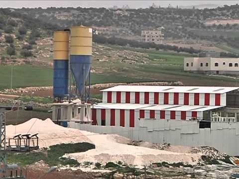مناشدات فلسطينية بترخيص مصانع منطقة ترقوميا