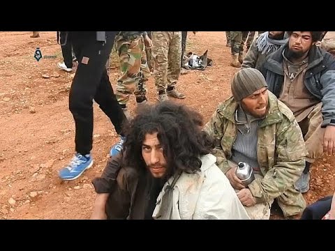 المئات من قوات داعش يسلمون أنفسهم لقوات المعارضة السورية