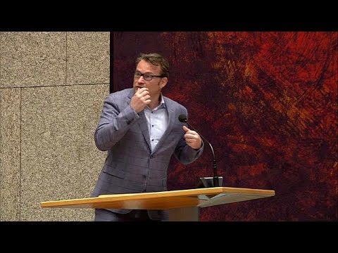 شاهد رجل يحاول الانتحار خلال جلسة داخل مبنى البرلمان الهولندي