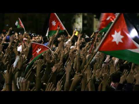استقالة حكومة الملقي غير كافية لوقف غضب الشارع الأردني