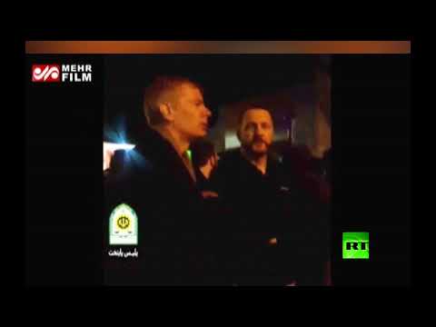 لحظة تواجد السفير البريطاني لدى طهران بين المحتجين في إيران