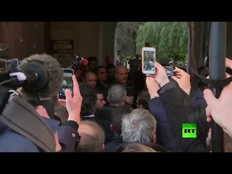  إيمانويل ماكرون يخرج عن السيطرة بسبب شرطي إسرائيلي