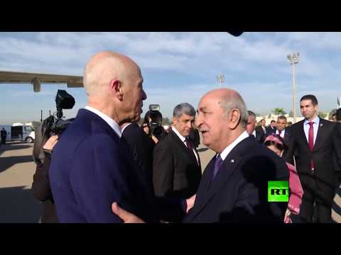 شاهد الرئيس الجزائري يستقبل نظيره التونسي سعيد في مطار العاصمة